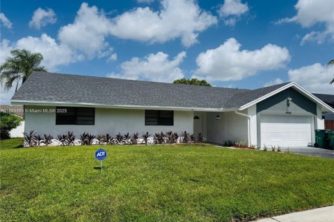 Villa ou maison à vendre à Lauderhill, Floride: 4 chambres, 211.17 m2 № 1954311 - photo 2