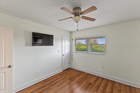 Condo in New Smyrna Beach, Florida, 2 bedrooms  № 2393532 - photo 21