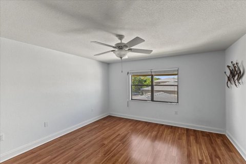 Condo in New Smyrna Beach, Florida, 2 bedrooms  № 2393532 - photo 14