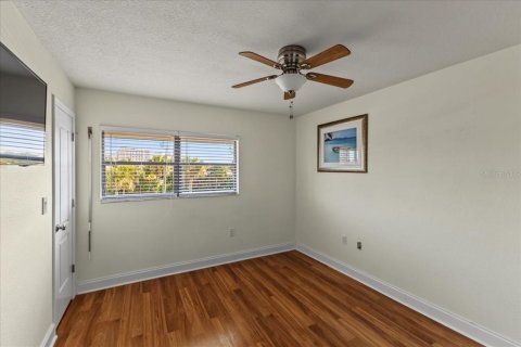 Condo in New Smyrna Beach, Florida, 2 bedrooms  № 2393532 - photo 20