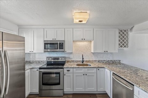 Condo in New Smyrna Beach, Florida, 2 bedrooms  № 2393532 - photo 6