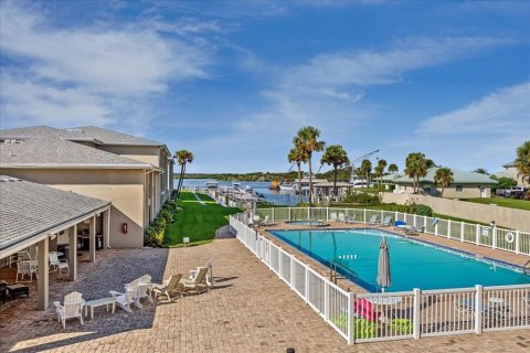 Condo in New Smyrna Beach, Florida, 2 bedrooms  № 2393532 - photo 11