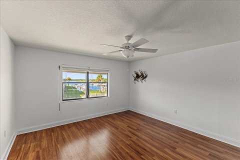 Condo in New Smyrna Beach, Florida, 2 bedrooms  № 2393532 - photo 15