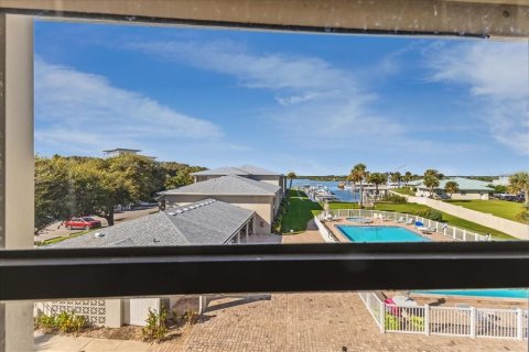 Condo in New Smyrna Beach, Florida, 2 bedrooms  № 2393532 - photo 17
