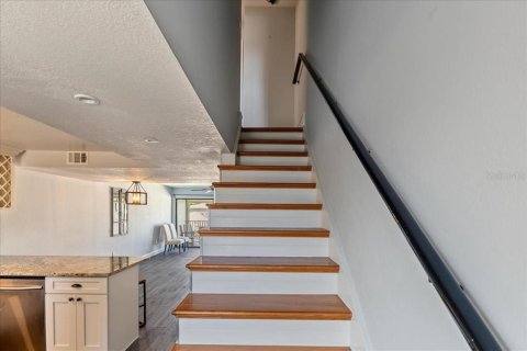 Condo in New Smyrna Beach, Florida, 2 bedrooms  № 2393532 - photo 13