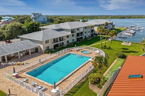 Condo in New Smyrna Beach, Florida, 2 bedrooms  № 2393532 - photo 23