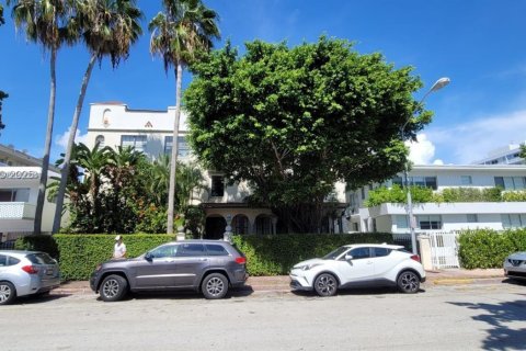 Condominio en Miami Beach, Florida, 1 dormitorio  № 2034248