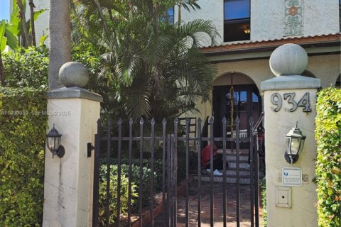 Condominio en venta en Miami Beach, Florida, 1 dormitorio, 82.5 m2 № 2034248 - foto 3