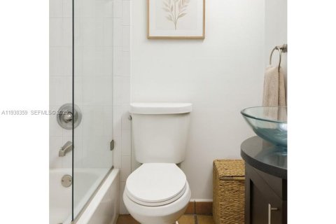 Condominio en venta en Miami Beach, Florida, 1 dormitorio, 82.5 m2 № 2034248 - foto 14