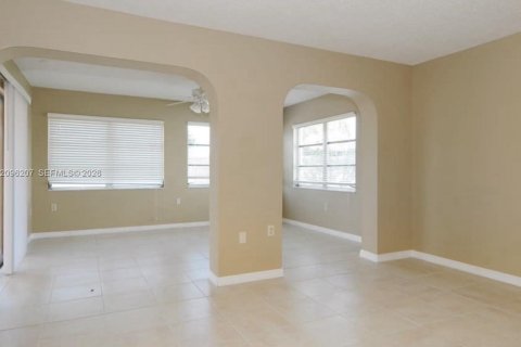 Villa ou maison à louer à Bradenton, Floride: 3 chambres № 2386855 - photo 13