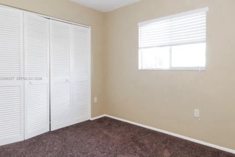 Villa ou maison à louer à Bradenton, Floride: 3 chambres № 2386855 - photo 2