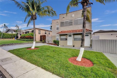 Dúplex en venta en West Palm Beach, Florida, 4 dormitorios, 154.78 m2 № 2093743 - foto 2