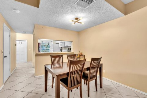 Touwnhouse à vendre à Margate, Floride: 2 chambres, 103.12 m2 № 2435469 - photo 12