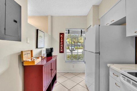 Touwnhouse à vendre à Margate, Floride: 2 chambres, 103.12 m2 № 2435469 - photo 6