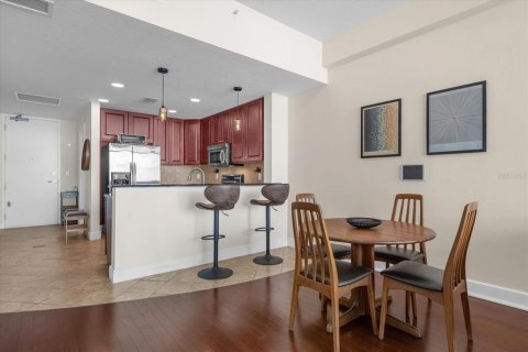 Condo in Orlando, Florida, 1 bedroom  № 1915823 - photo 5