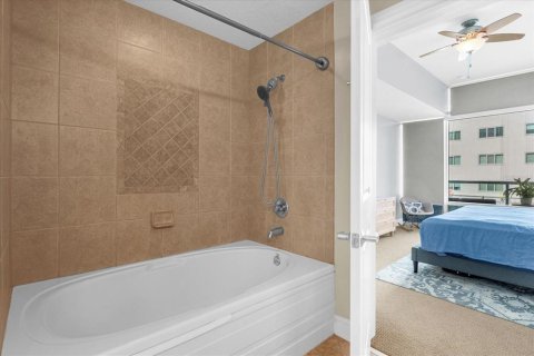 Condo in Orlando, Florida, 1 bedroom  № 1915823 - photo 14