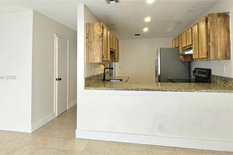 Condo in Coral Springs, Florida, 2 bedrooms  № 1768870 - photo 8
