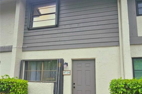 Condo in Coral Springs, Florida, 2 bedrooms  № 1768870 - photo 1