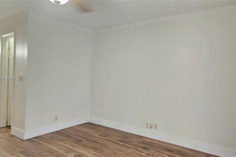 Condo in Coral Springs, Florida, 2 bedrooms  № 1768870 - photo 13