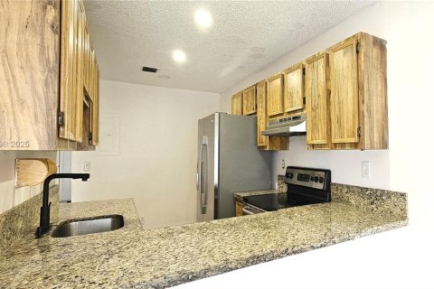 Condo in Coral Springs, Florida, 2 bedrooms  № 1768870 - photo 7