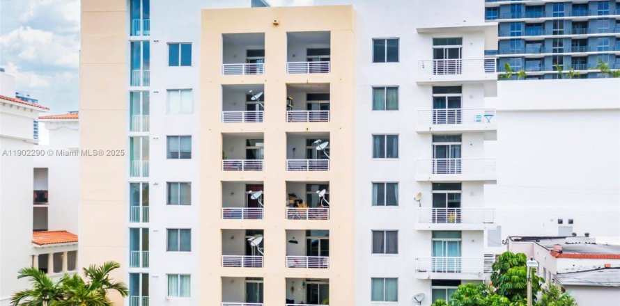 Apartment in Miami, Florida 1 bedroom, 69.68 sq.m. № 1953757