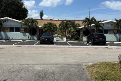 Propiedad comercial en venta en Hollywood, Florida, 200.48 m2 № 2083020 - foto 5