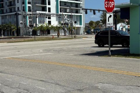 Propiedad comercial en venta en Hollywood, Florida, 200.48 m2 № 2083020 - foto 2