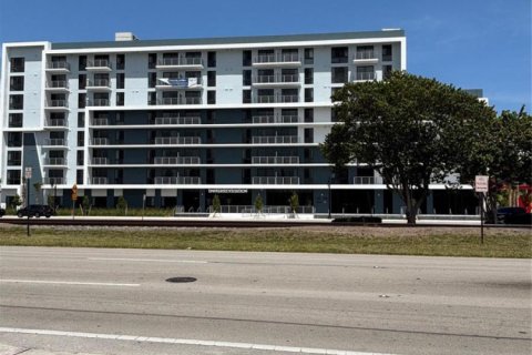 Commercial property in Hollywood, Florida 200.48 sq.m. № 2083020