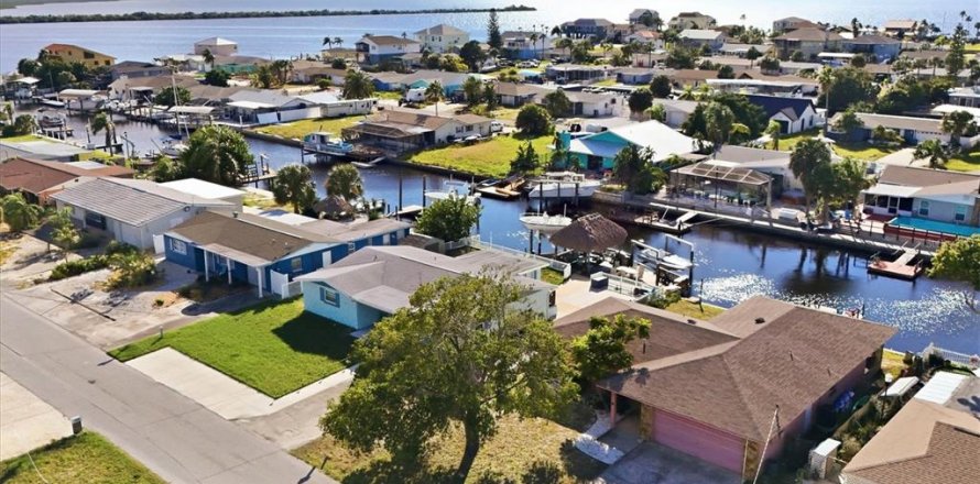 Villa ou maison à Hudson, Floride 2 chambres, 118.36 m2 № 2419174