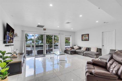 Casa en venta en Hollywood, Florida, 4 dormitorios, 163.51 m2 № 2001462 - foto 9
