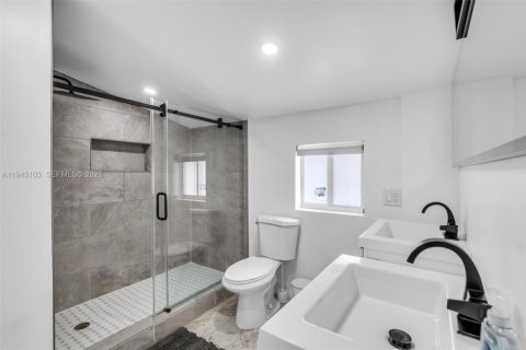 Casa en venta en Hollywood, Florida, 4 dormitorios, 163.51 m2 № 2001462 - foto 19