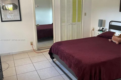 Casa en venta en Miami, Florida, 3 dormitorios, 208.94 m2 № 1985766 - foto 11