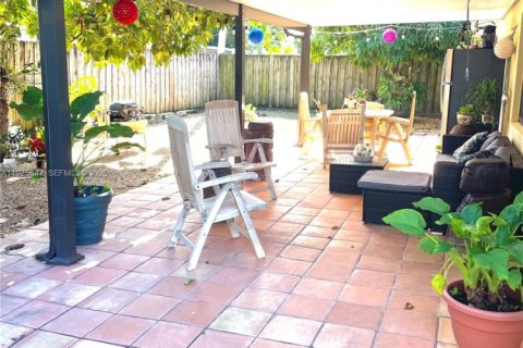 Casa en venta en Miami, Florida, 3 dormitorios, 208.94 m2 № 1985766 - foto 14