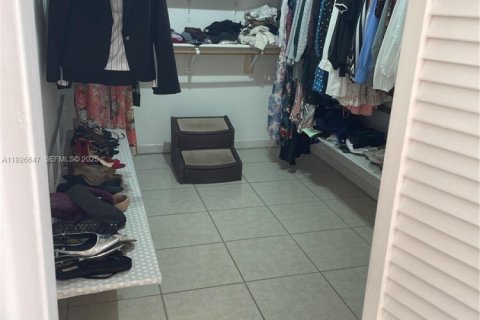 Casa en venta en Miami, Florida, 3 dormitorios, 208.94 m2 № 1985766 - foto 7