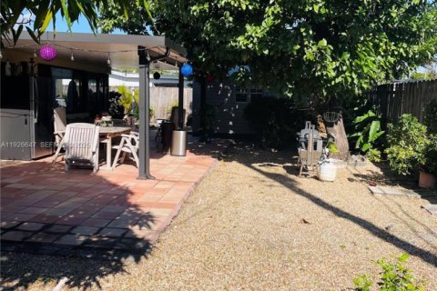 Casa en venta en Miami, Florida, 3 dormitorios, 208.94 m2 № 1985766 - foto 16