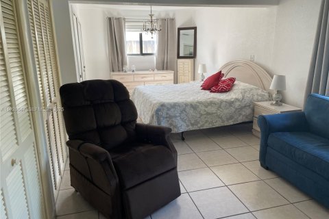 Casa en venta en Miami, Florida, 3 dormitorios, 208.94 m2 № 1985766 - foto 6