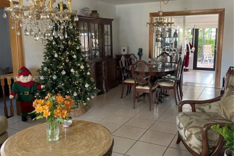 Casa en venta en Miami, Florida, 3 dormitorios, 208.94 m2 № 1985766 - foto 2