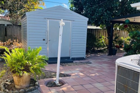 Casa en venta en Miami, Florida, 3 dormitorios, 208.94 m2 № 1985766 - foto 15