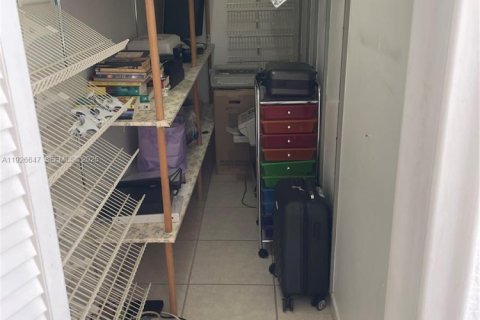 Casa en venta en Miami, Florida, 3 dormitorios, 208.94 m2 № 1985766 - foto 8