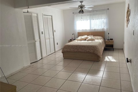 Casa en venta en Miami, Florida, 3 dormitorios, 208.94 m2 № 1985766 - foto 9