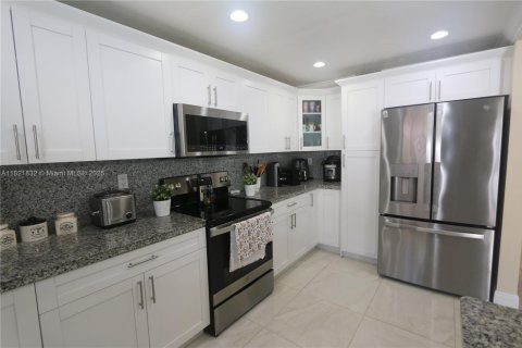 Adosado en venta en Miami, Florida, 3 dormitorios, 159.42 m2 № 1783746 - foto 25