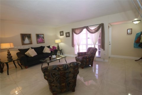 Adosado en venta en Miami, Florida, 3 dormitorios, 159.42 m2 № 1783746 - foto 10