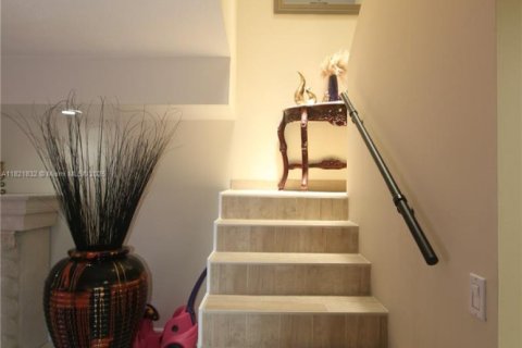 Adosado en venta en Miami, Florida, 3 dormitorios, 159.42 m2 № 1783746 - foto 5