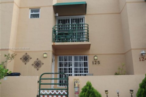 Adosado en venta en Miami, Florida, 3 dormitorios, 159.42 m2 № 1783746 - foto 6