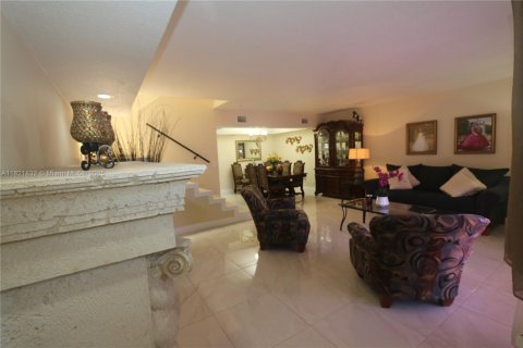 Adosado en venta en Miami, Florida, 3 dormitorios, 159.42 m2 № 1783746 - foto 8