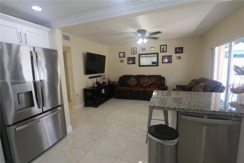 Adosado en venta en Miami, Florida, 3 dormitorios, 159.42 m2 № 1783746 - foto 24