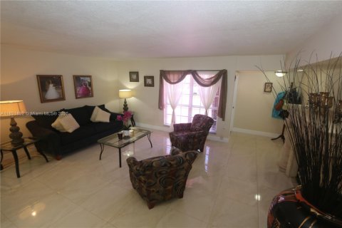 Adosado en venta en Miami, Florida, 3 dormitorios, 159.42 m2 № 1783746 - foto 14