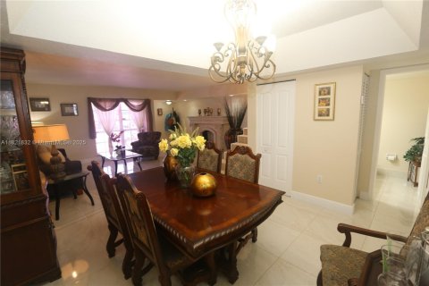 Adosado en venta en Miami, Florida, 3 dormitorios, 159.42 m2 № 1783746 - foto 18