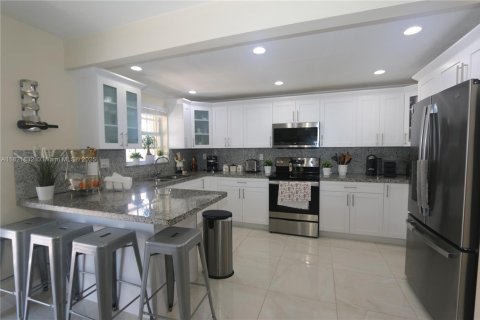 Adosado en venta en Miami, Florida, 3 dormitorios, 159.42 m2 № 1783746 - foto 19