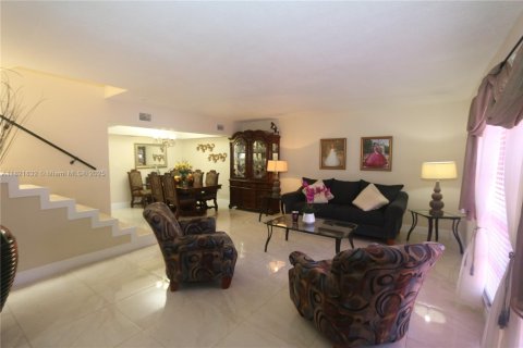 Adosado en venta en Miami, Florida, 3 dormitorios, 159.42 m2 № 1783746 - foto 9